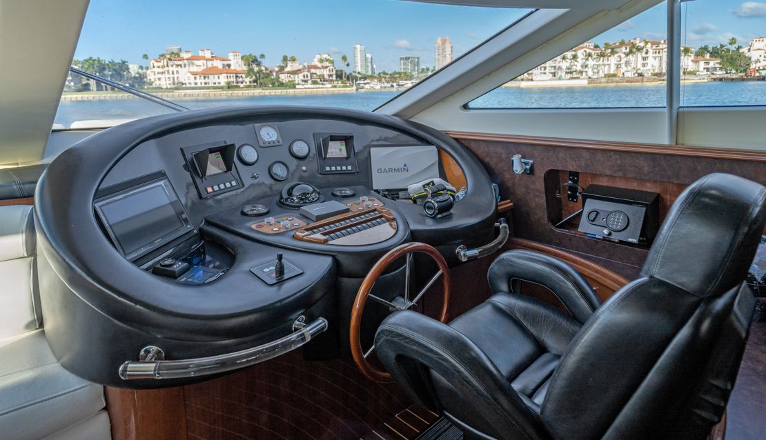 85 Azimut w/ Jacuzzi Slide & Pool - Miami yacht rental
