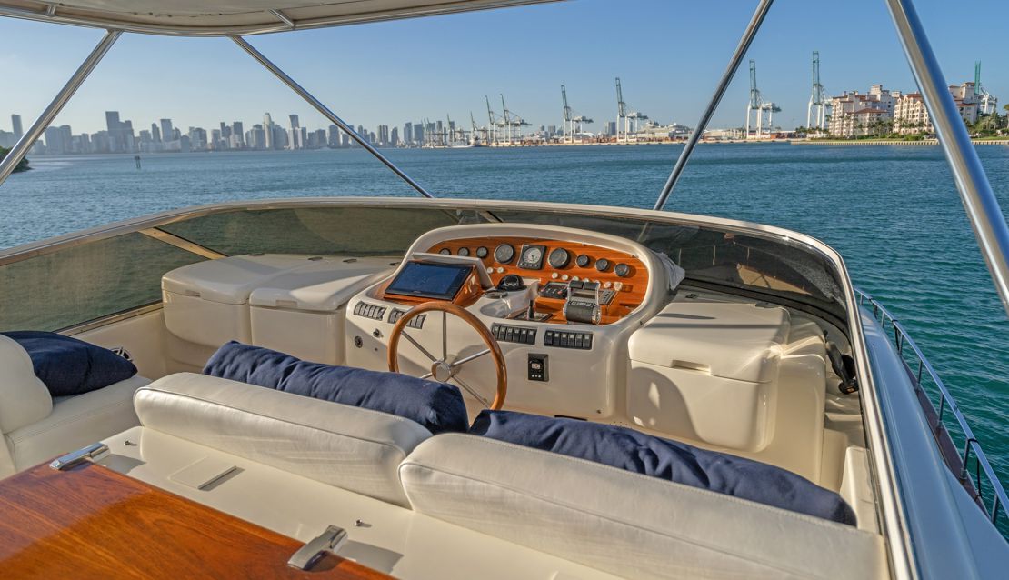 85 Azimut w/ Jacuzzi Slide & Pool - Miami yacht rental