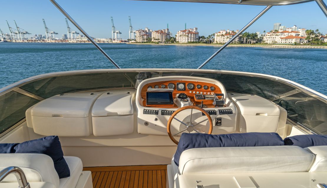 85 Azimut w/ Jacuzzi Slide & Pool - Miami yacht rental