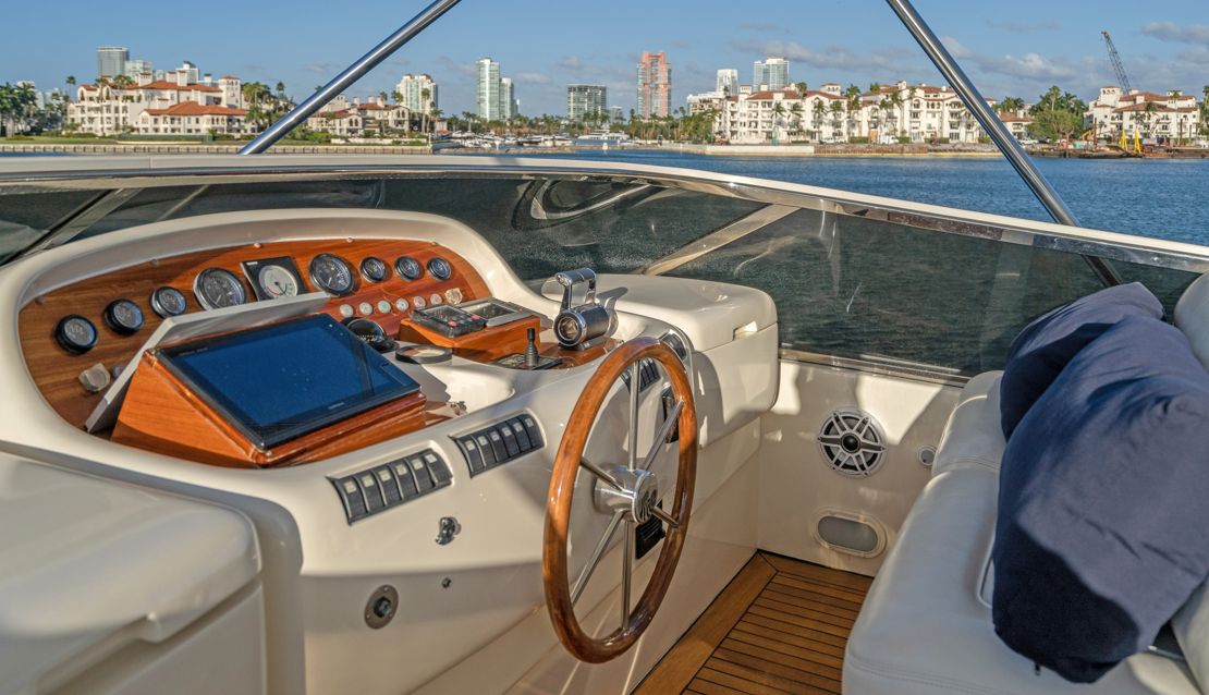 85 Azimut w/ Jacuzzi Slide & Pool - Miami yacht rental