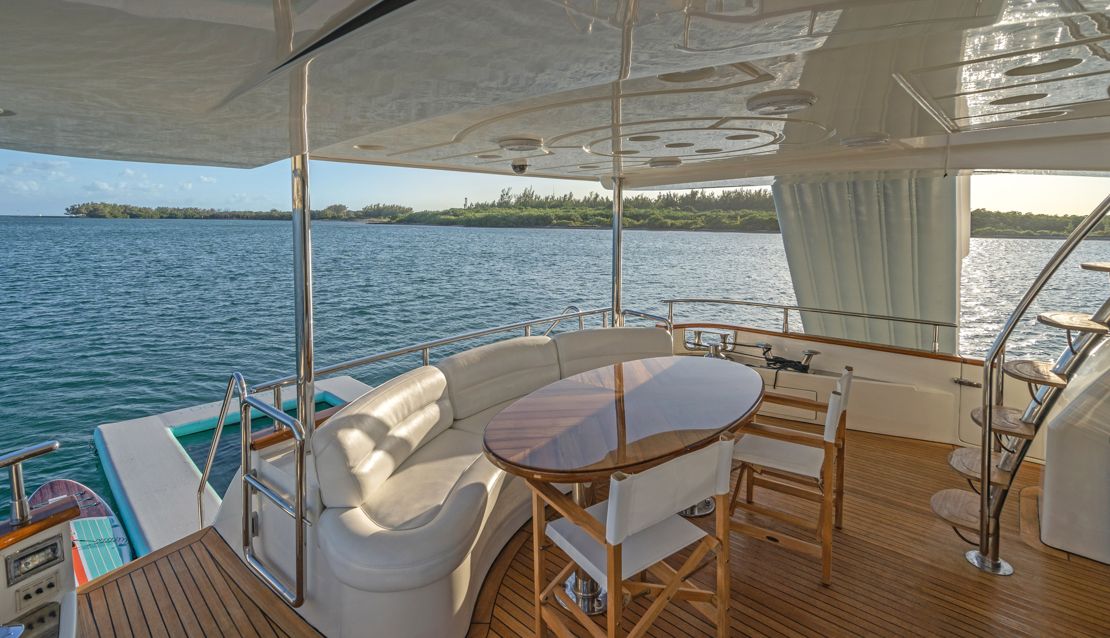 85 Azimut w/ Jacuzzi Slide & Pool - Miami yacht rental