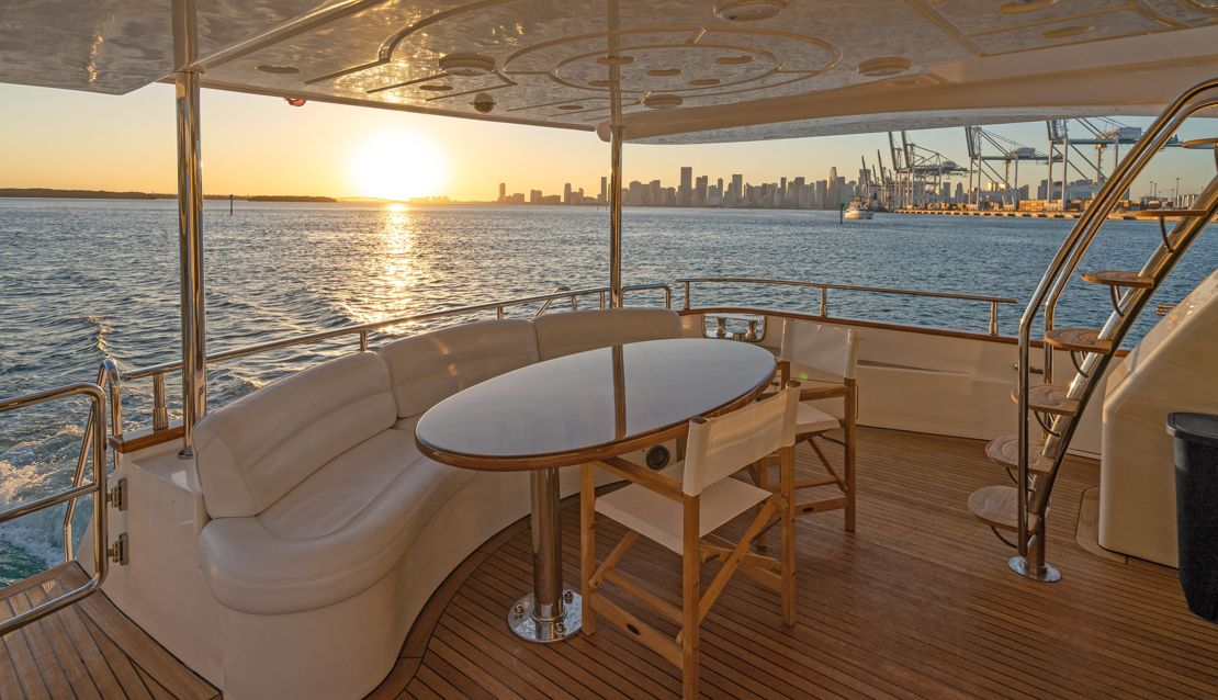 85 Azimut w/ Jacuzzi Slide & Pool - Miami yacht rental