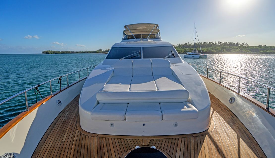 85 Azimut w/ Jacuzzi Slide & Pool - Miami yacht rental
