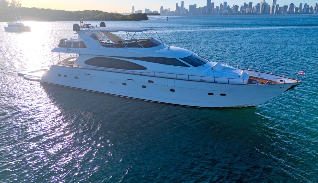 85 Azimut w/ Jacuzzi Slide & Pool - Miami yacht rental