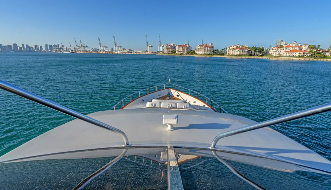 85 Azimut w/ Jacuzzi Slide & Pool - Miami yacht rental