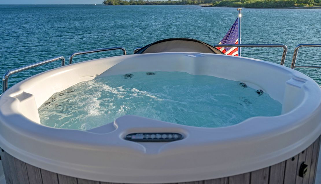 85 Azimut w/ Jacuzzi Slide & Pool - Miami yacht rental