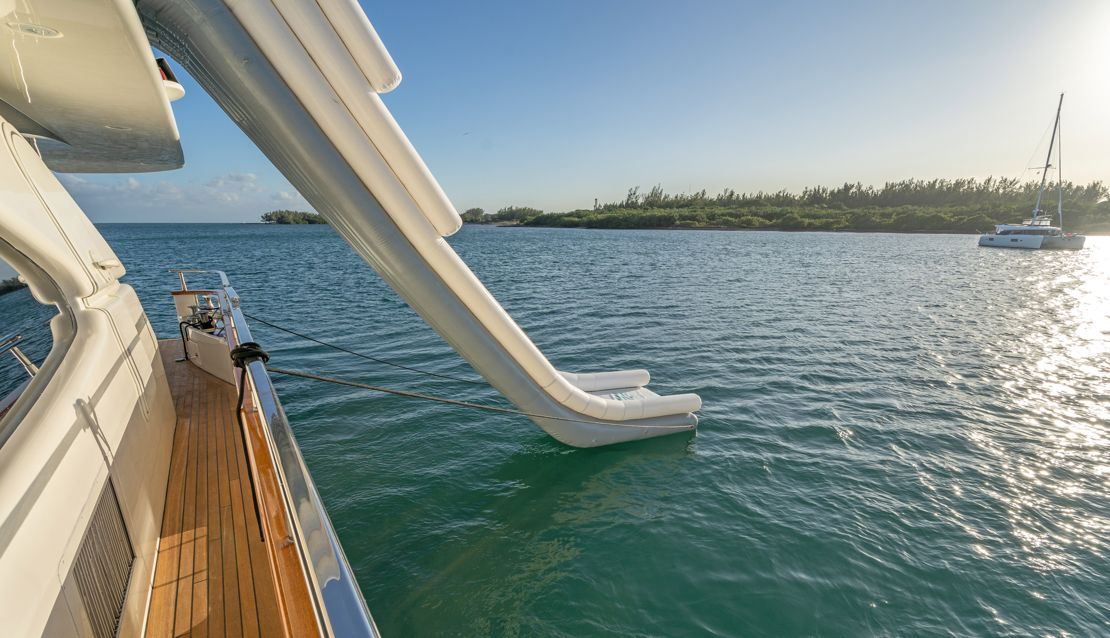 85 Azimut w/ Jacuzzi Slide & Pool - Miami yacht rental