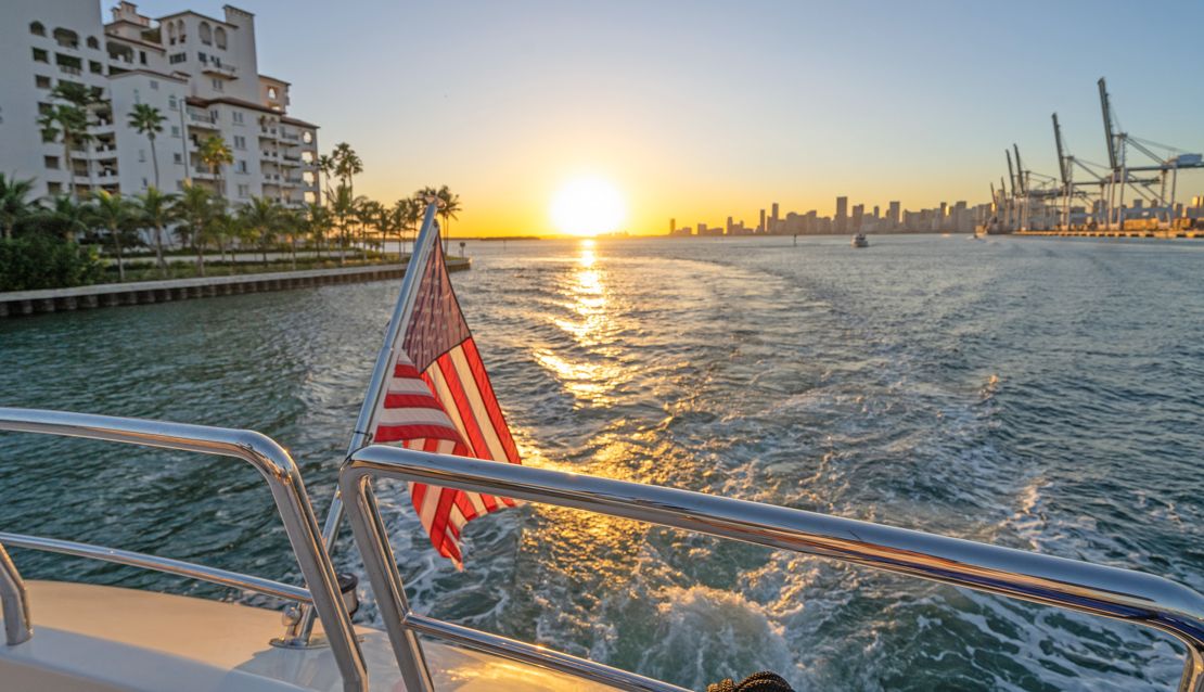 85 Azimut w/ Jacuzzi Slide & Pool - Miami yacht rental