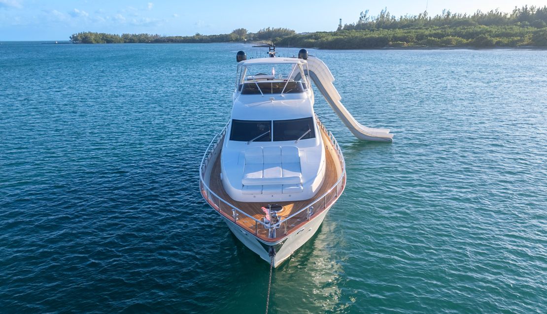 85 Azimut w/ Jacuzzi Slide & Pool - Miami yacht rental