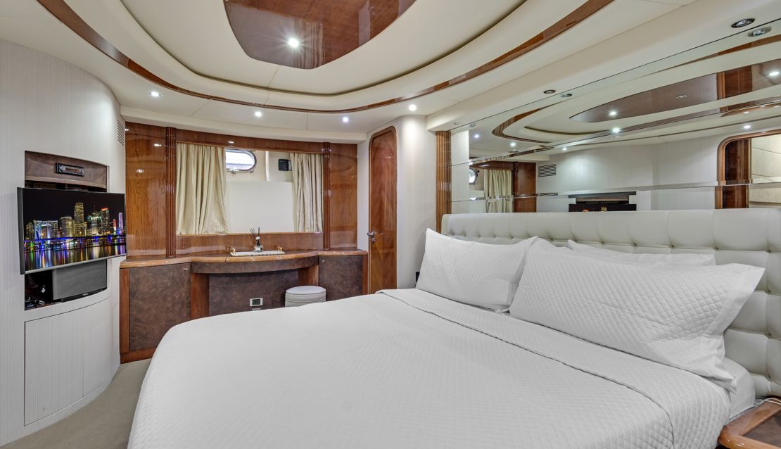 85 Azimut w/ Jacuzzi Slide & Pool - Miami yacht rental