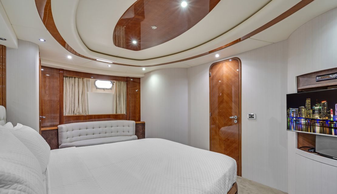 85 Azimut w/ Jacuzzi Slide & Pool - Miami yacht rental