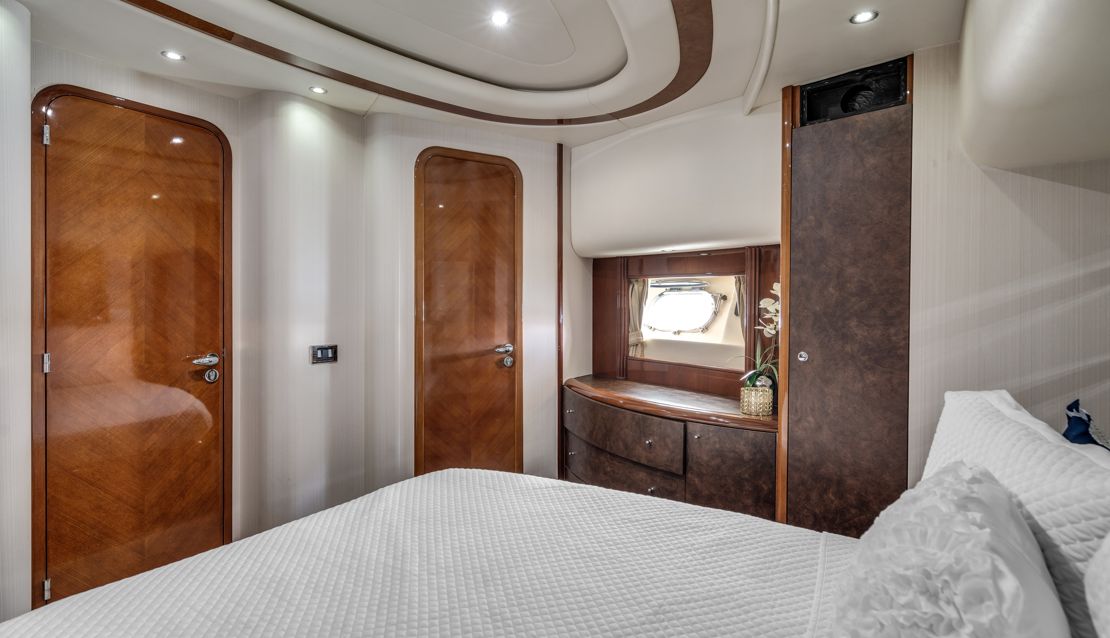 85 Azimut w/ Jacuzzi Slide & Pool - Miami yacht rental