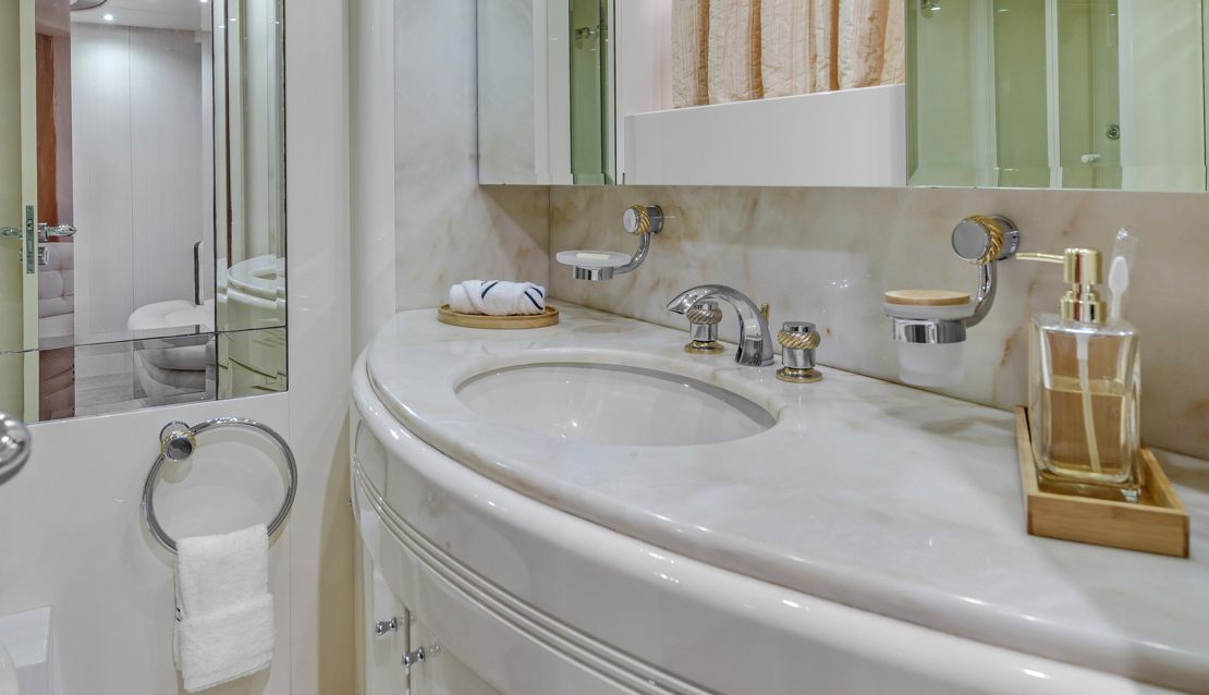 85 Azimut w/ Jacuzzi Slide & Pool - Miami yacht rental