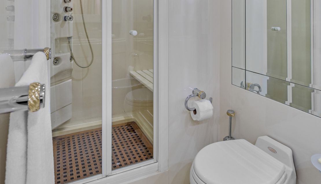 85 Azimut w/ Jacuzzi Slide & Pool - Miami yacht rental