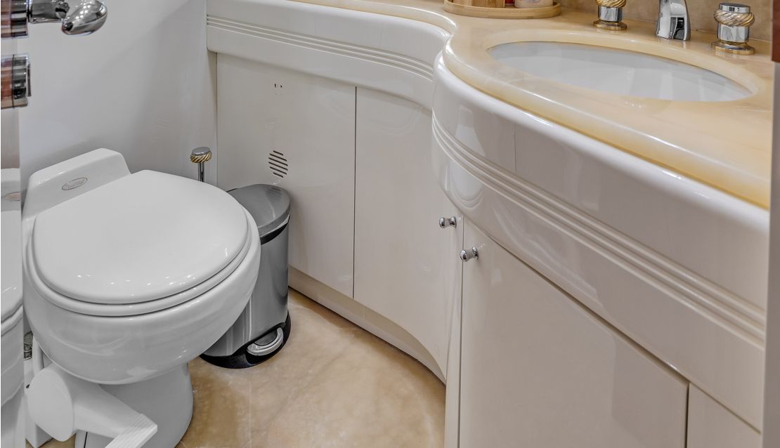 85 Azimut w/ Jacuzzi Slide & Pool - Miami yacht rental