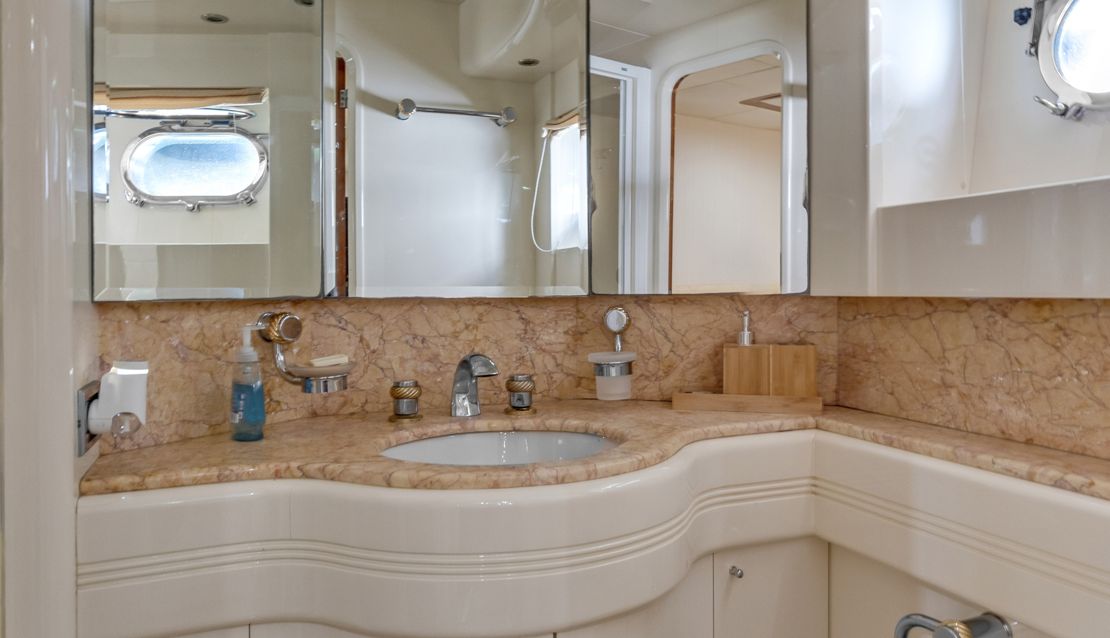 85 Azimut w/ Jacuzzi Slide & Pool - Miami yacht rental