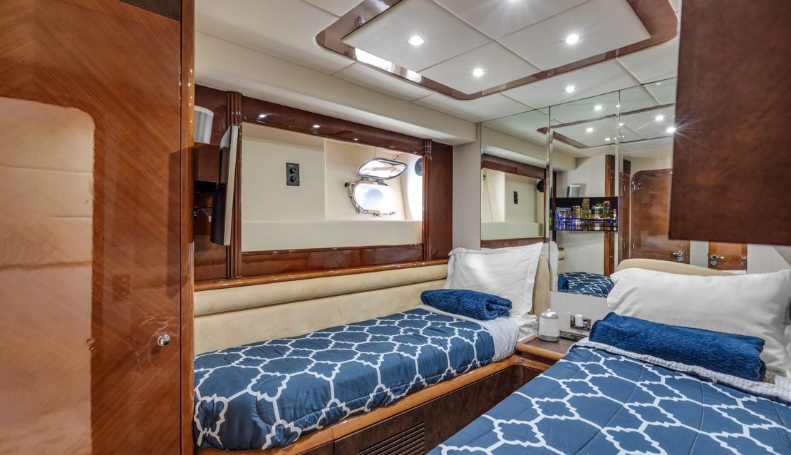 85 Azimut w/ Jacuzzi Slide & Pool - Miami yacht rental