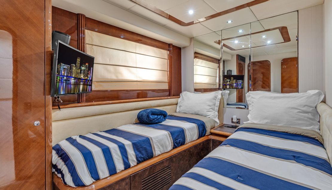 85 Azimut w/ Jacuzzi Slide & Pool - Miami yacht rental