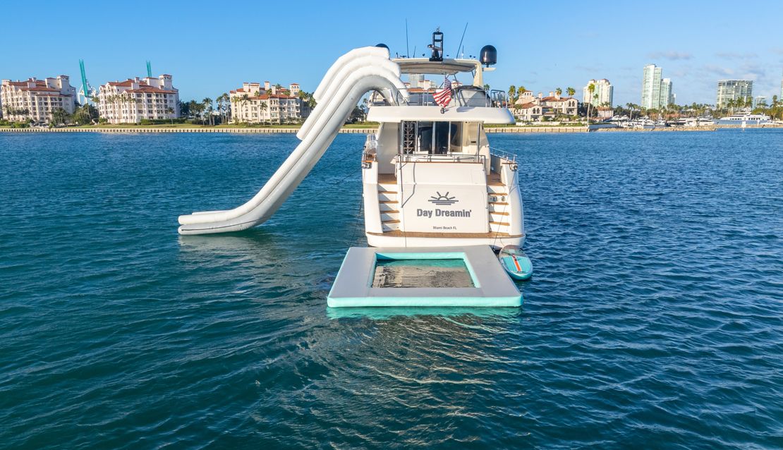 85 Azimut w/ Jacuzzi Slide & Pool - Miami yacht rental
