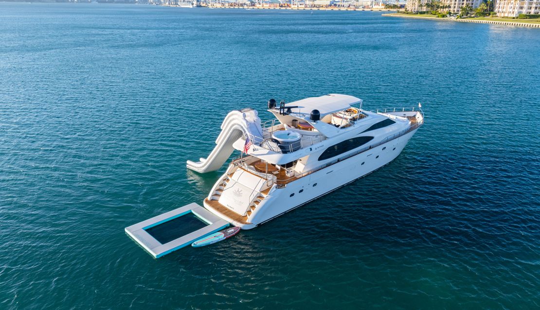 85 Azimut w/ Jacuzzi Slide & Pool - Miami yacht rental