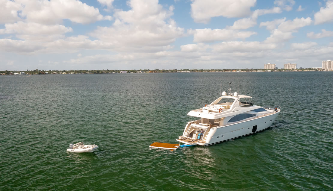 85 Ferretti w/ Jacuzzi - Miami yacht rental