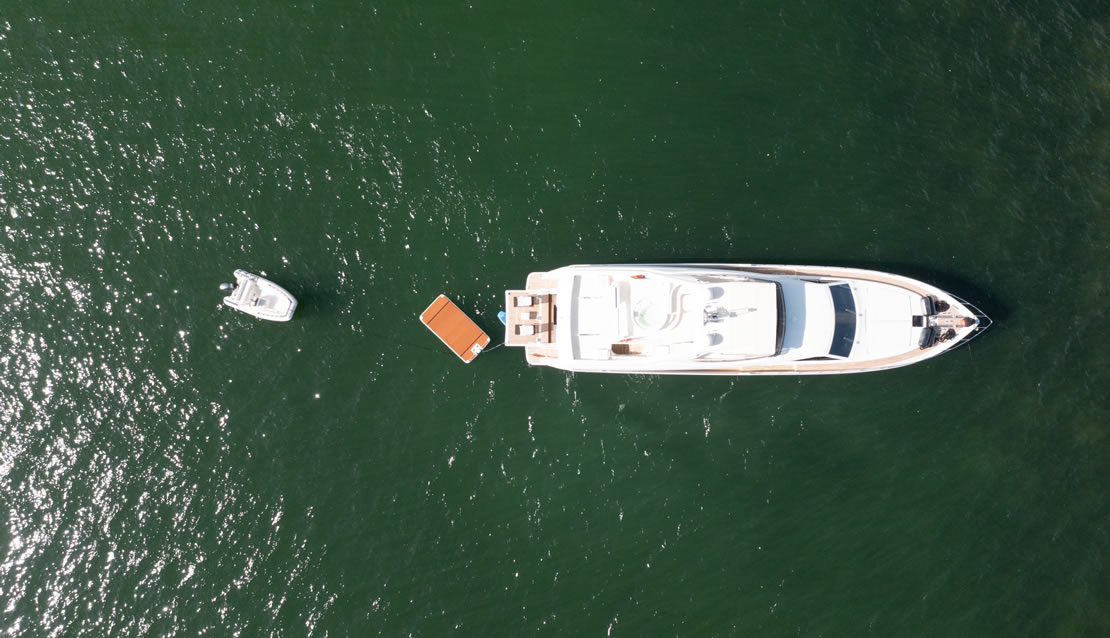 85 Ferretti w/ Jacuzzi - Miami yacht rental
