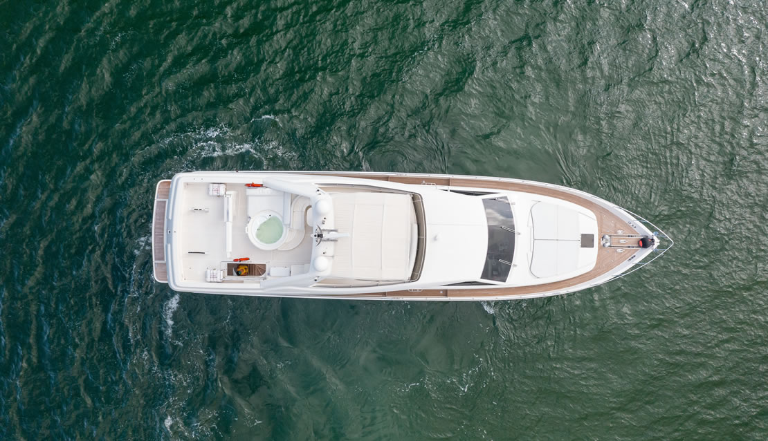 85 Ferretti w/ Jacuzzi - Miami yacht rental