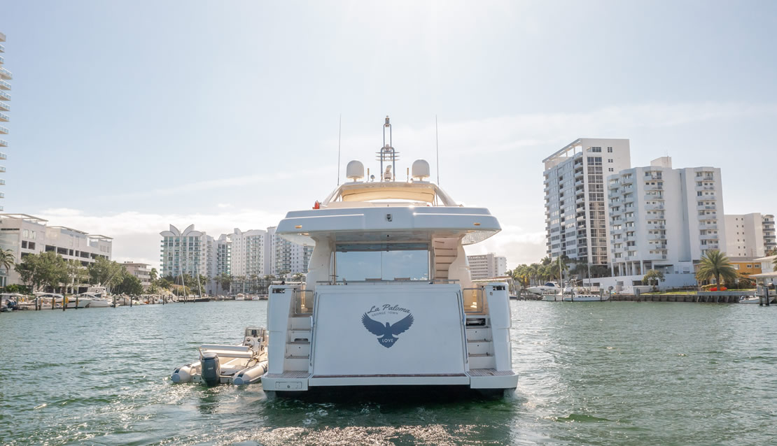 85 Ferretti w/ Jacuzzi - Miami yacht rental