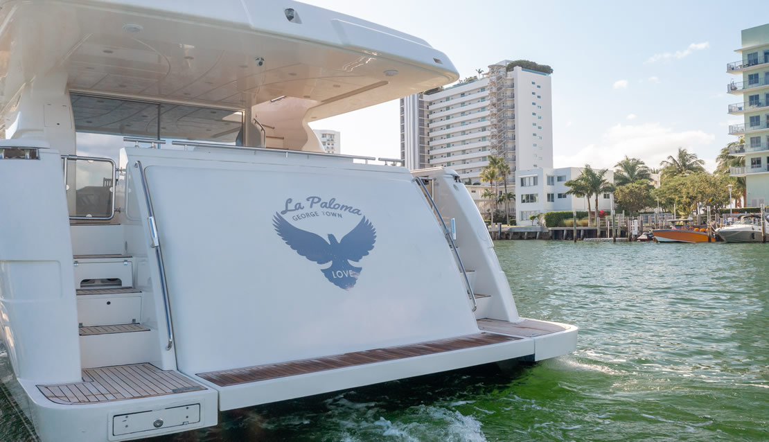 85 Ferretti w/ Jacuzzi - Miami yacht rental
