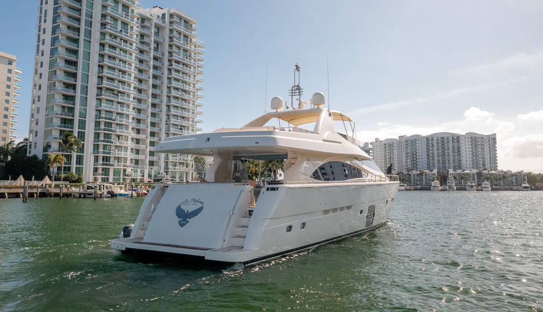85 Ferretti w/ Jacuzzi - Miami yacht rental