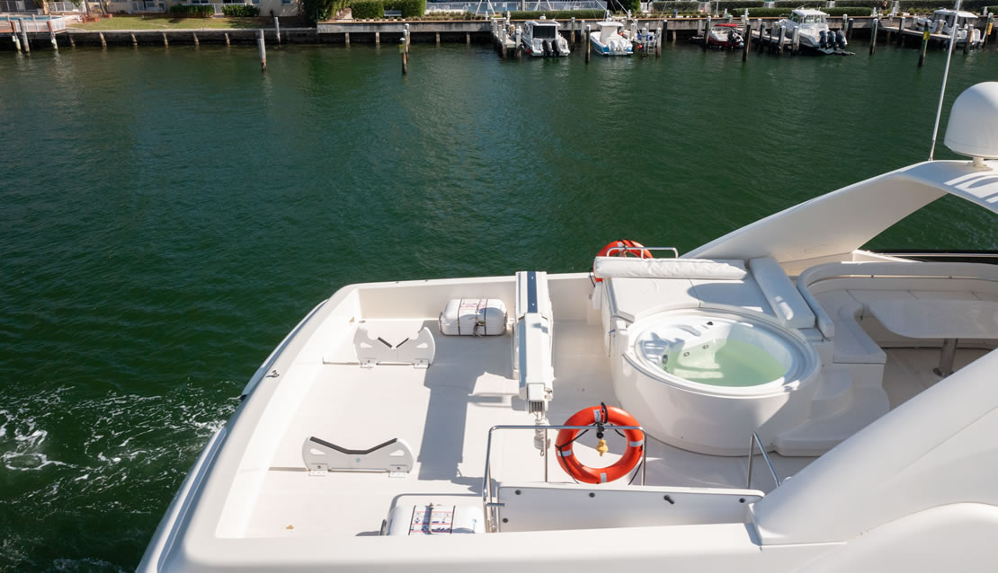 85 Ferretti w/ Jacuzzi - Miami yacht rental