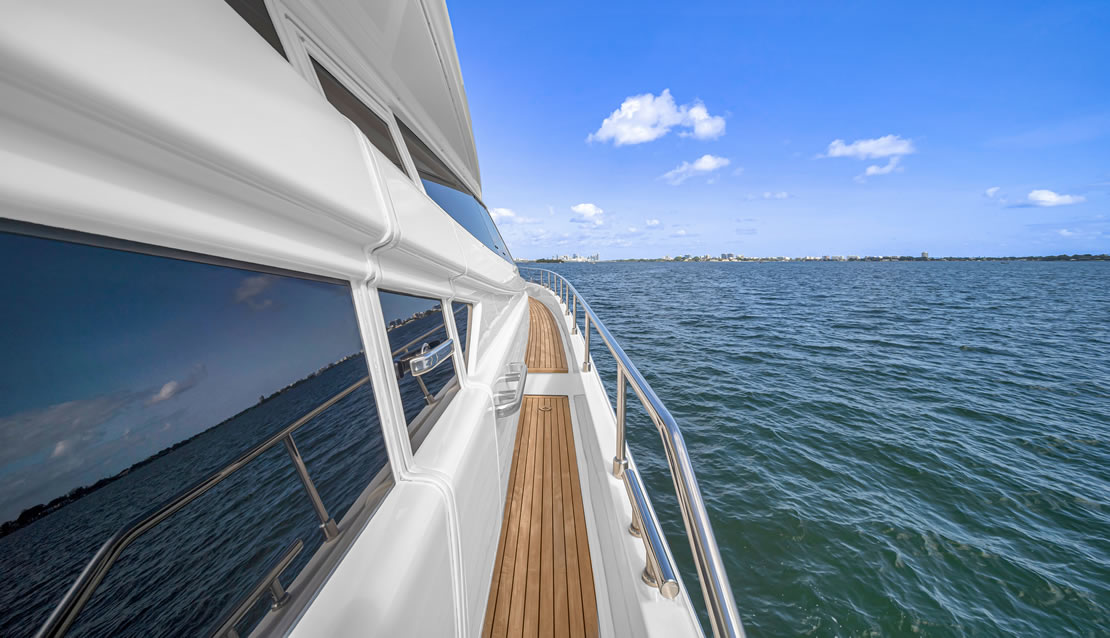 85 Ferretti w/ Jacuzzi - Miami yacht rental