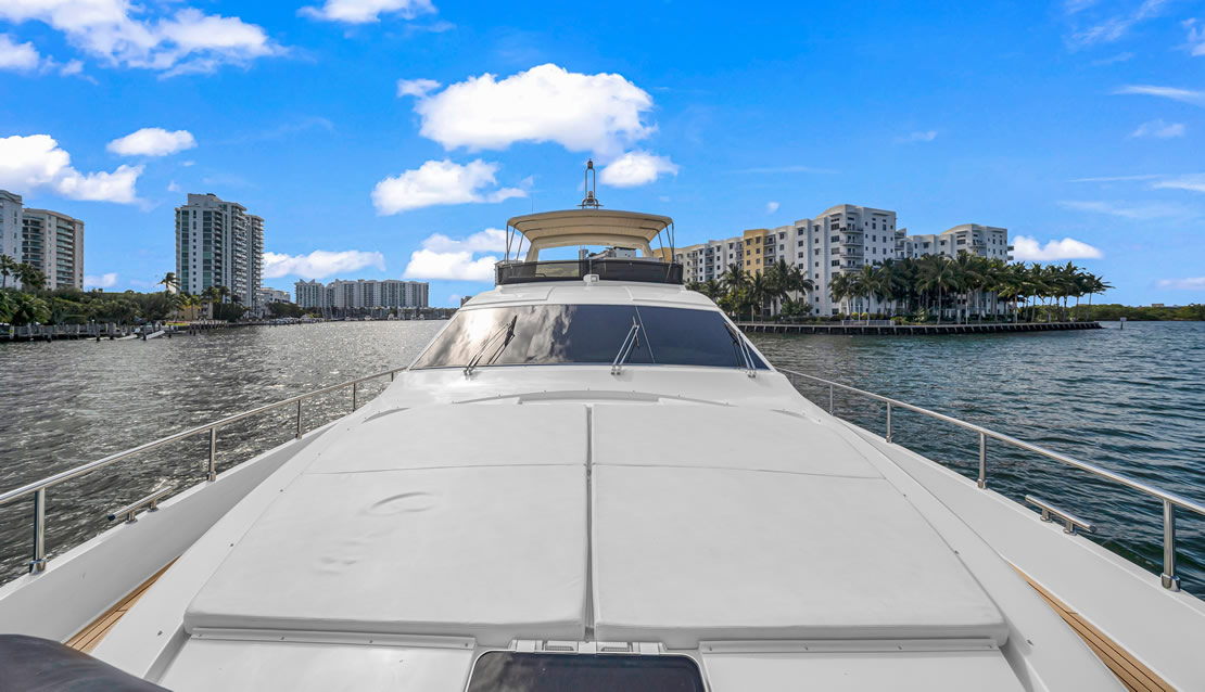 85 Ferretti w/ Jacuzzi - Miami yacht rental