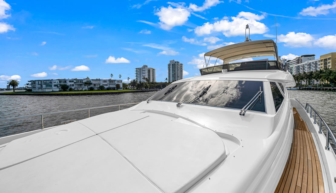 85 Ferretti w/ Jacuzzi - Miami yacht rental