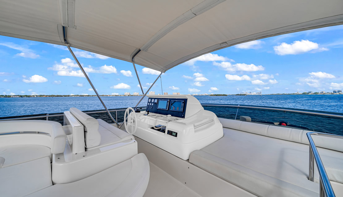85 Ferretti w/ Jacuzzi - Miami yacht rental