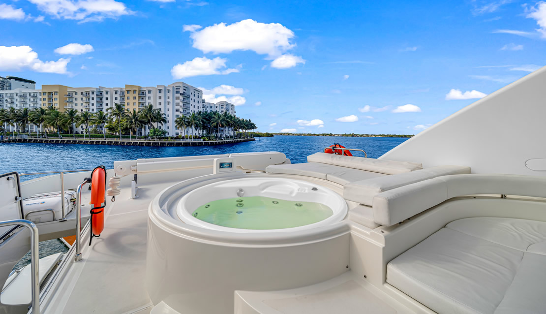 85 Ferretti w/ Jacuzzi - Miami yacht rental