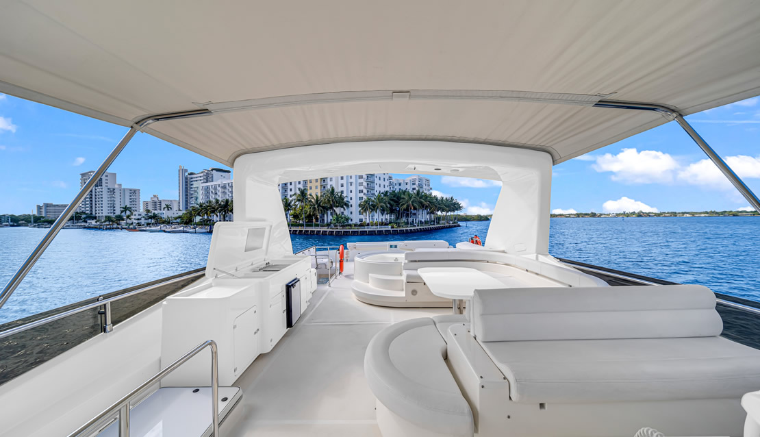 85 Ferretti w/ Jacuzzi - Miami yacht rental