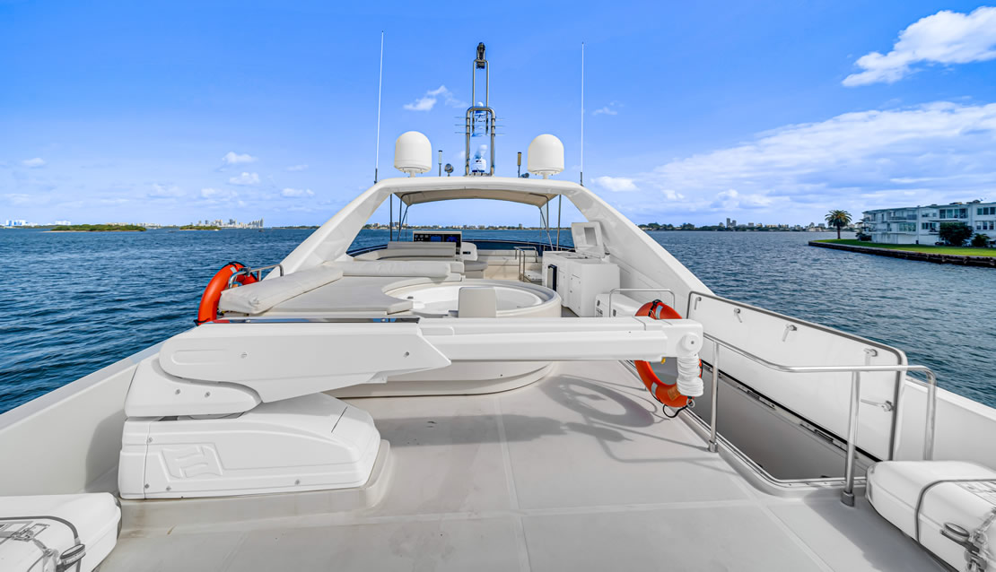85 Ferretti w/ Jacuzzi - Miami yacht rental