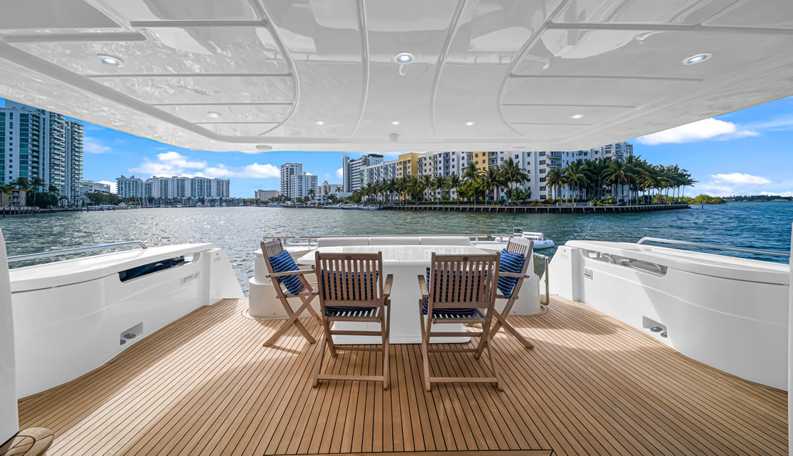 85 Ferretti w/ Jacuzzi - Miami yacht rental