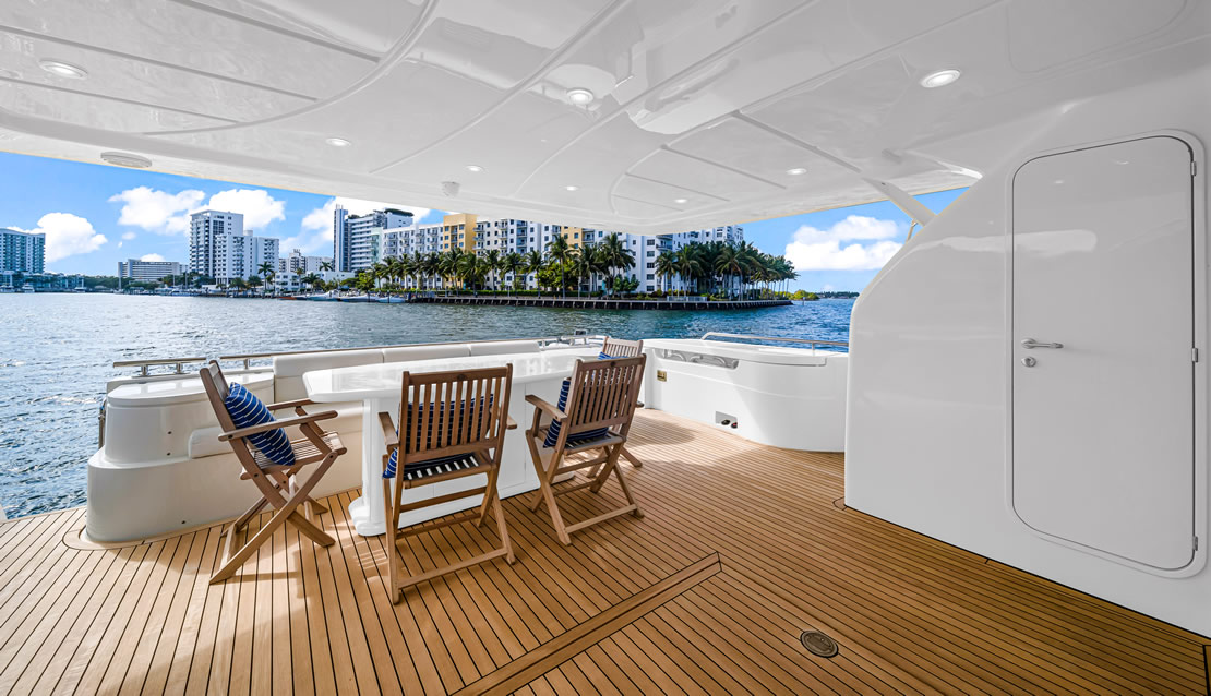 85 Ferretti w/ Jacuzzi - Miami yacht rental