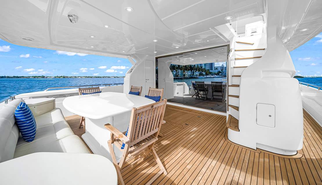 85 Ferretti w/ Jacuzzi - Miami yacht rental
