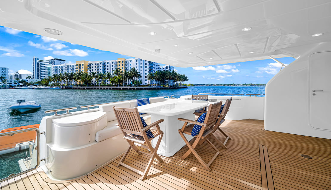 85 Ferretti w/ Jacuzzi - Miami yacht rental