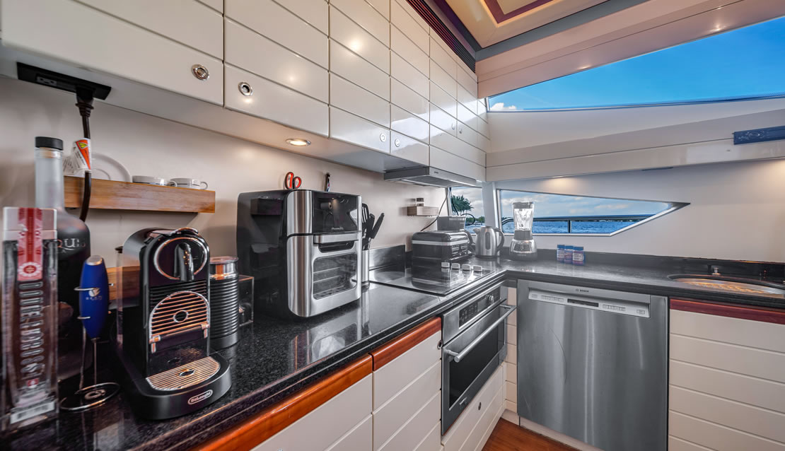85 Ferretti w/ Jacuzzi - Miami yacht rental