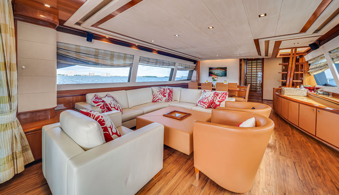 85 Ferretti w/ Jacuzzi - Miami yacht rental