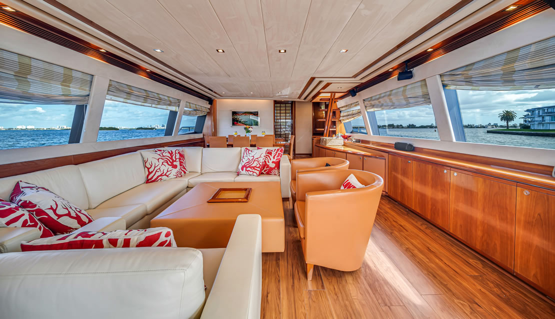 85 Ferretti w/ Jacuzzi - Miami yacht rental