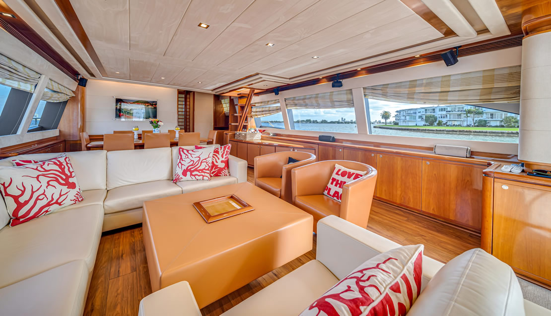 85 Ferretti w/ Jacuzzi - Miami yacht rental