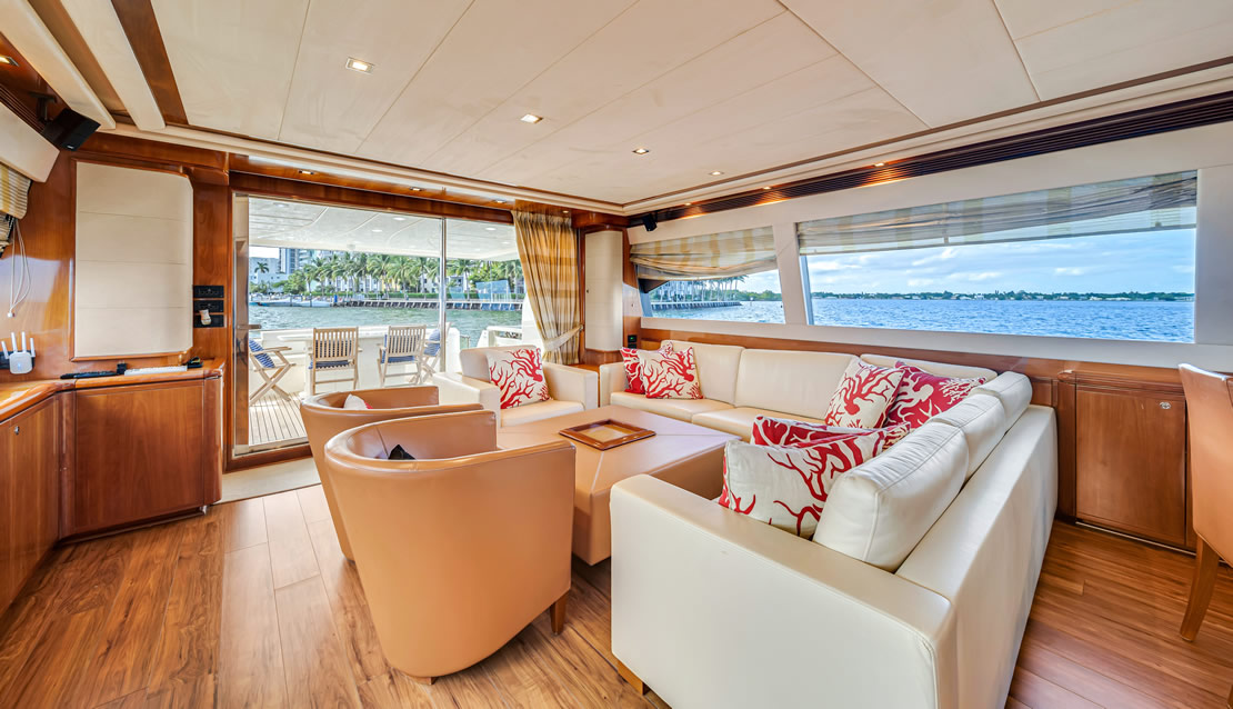 85 Ferretti w/ Jacuzzi - Miami yacht rental