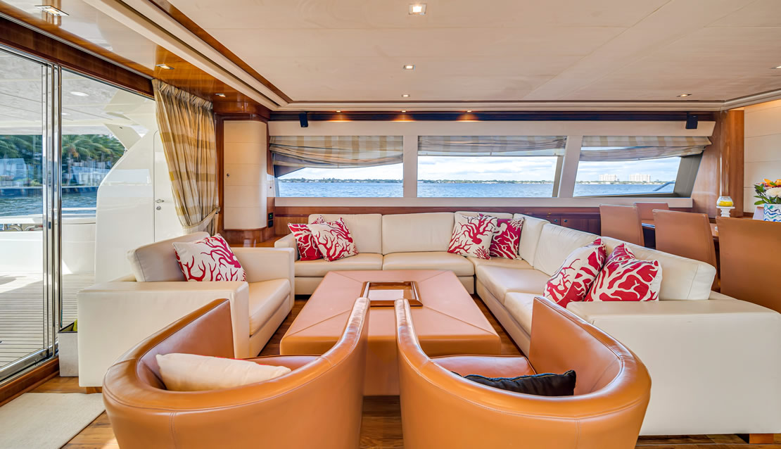 85 Ferretti w/ Jacuzzi - Miami yacht rental