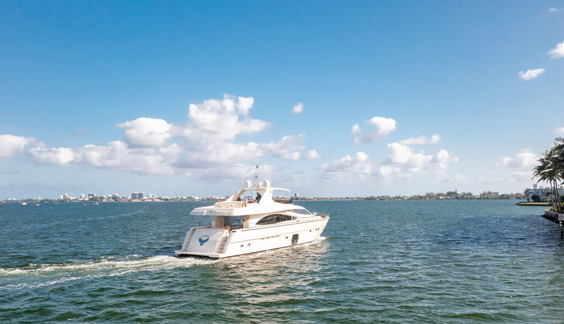 85 Ferretti w/ Jacuzzi - Miami yacht rental