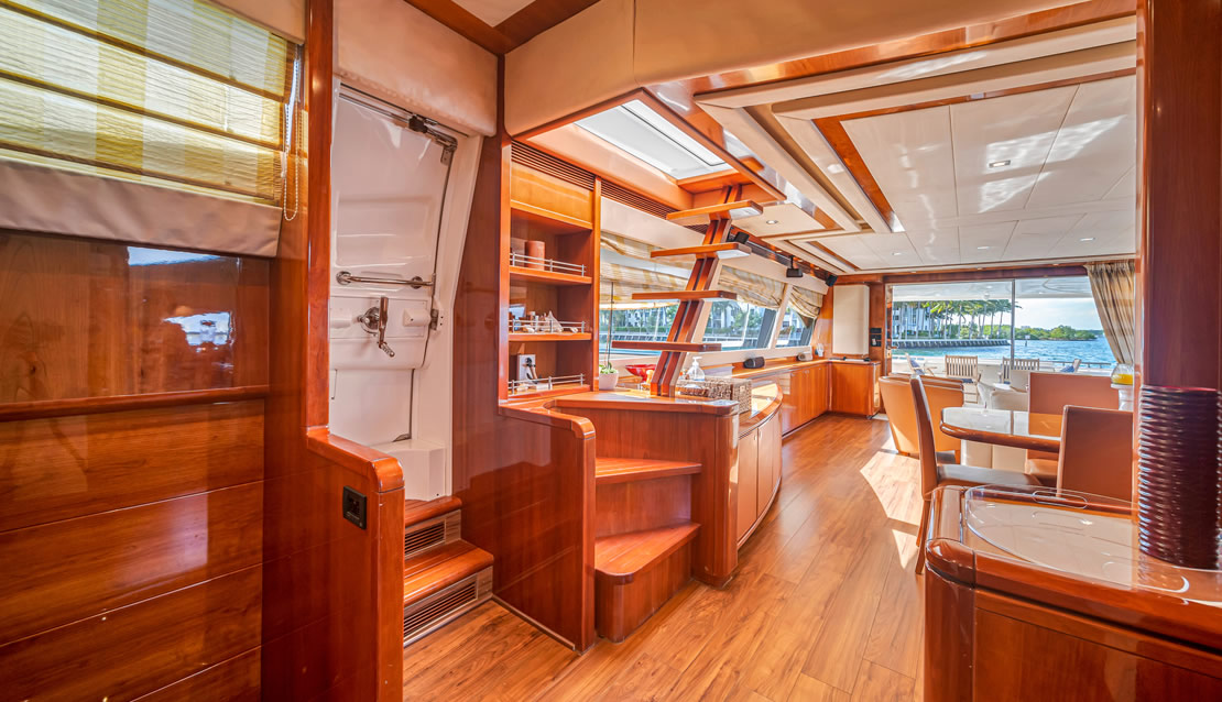 85 Ferretti w/ Jacuzzi - Miami yacht rental